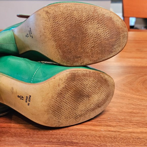 Red or Dead Green round toe Mary Jane heels size 41 - Picture 10 of 11